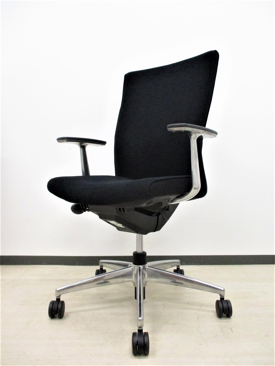 【デザインPUNTOチェア！】在宅にもお勧めできるデザイン！♦コクヨ製
                        プント 
                                    中古
            