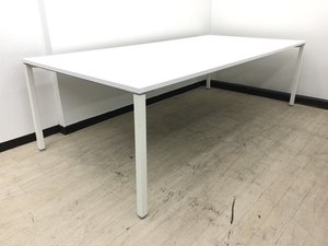 【会議用に如何でしょうか！】どんなシーンにもフィットする大型ホワイトテーブル！♦オカムラ製