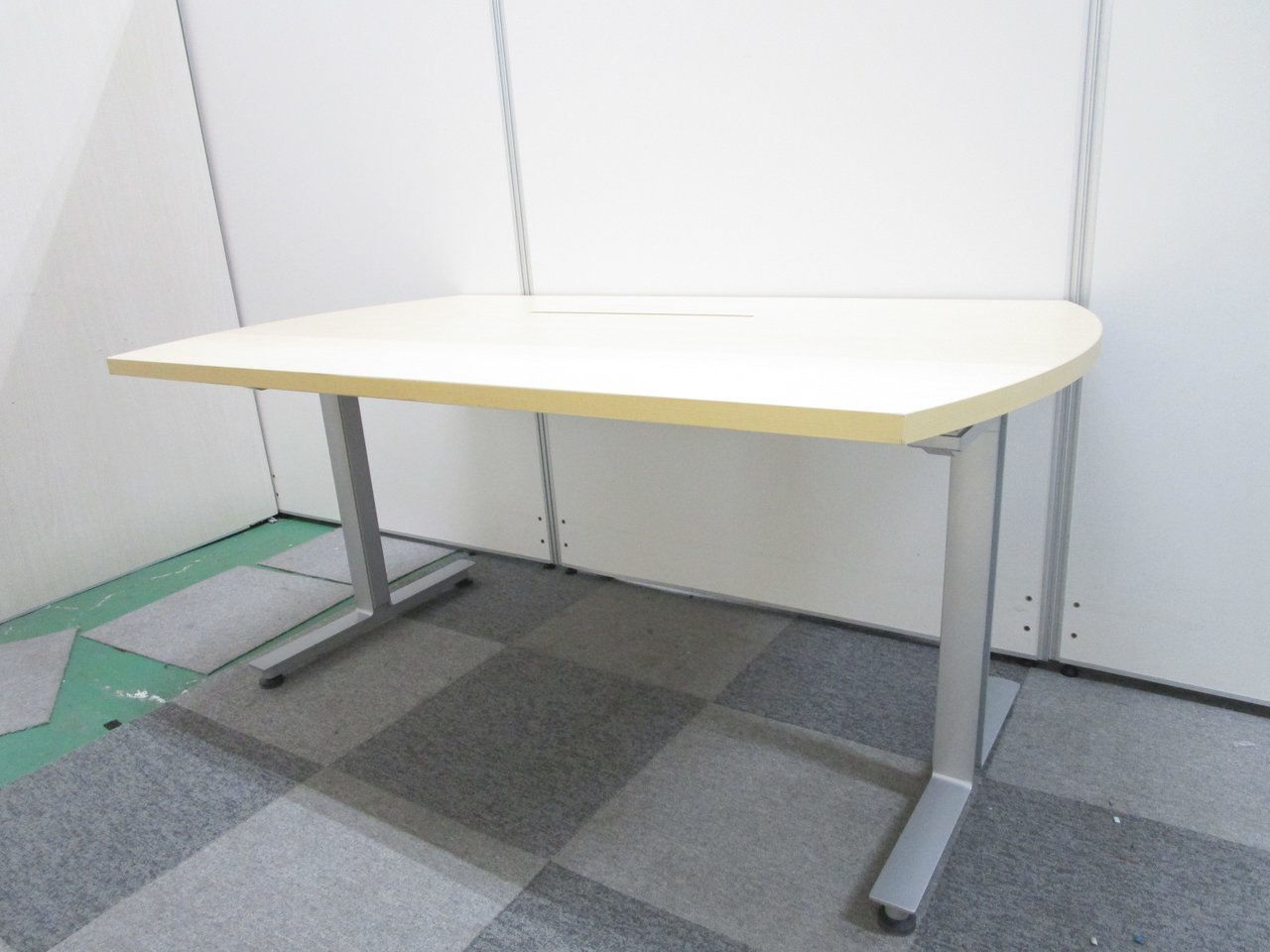 【ローコストでオシャレに】今、流行の木目調テーブル【残りわずか】
                        その他シリーズ
                                    中古
            