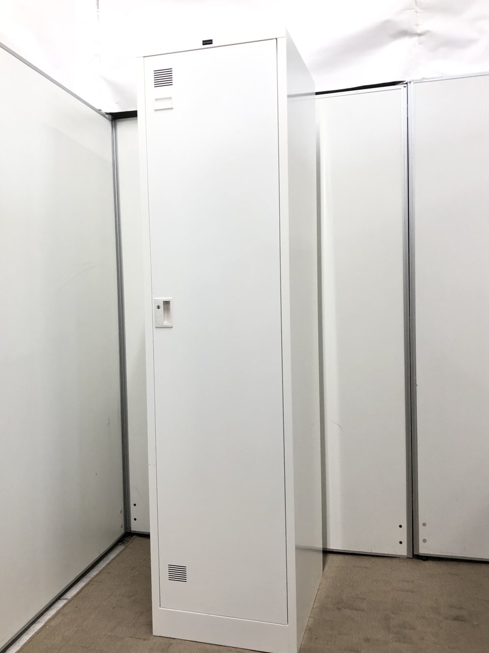 【鍵2本付き！！】掃除用具入れにも服をしまうのにも使えます！
                        その他シリーズ
                                    中古
            