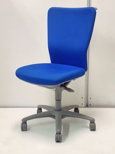 【定価約6万円！！コートハンガー付きハイバックモデル！！鮮やかなブルーカラー！！快適OAチェア！！】オカムラ/カロッツァ