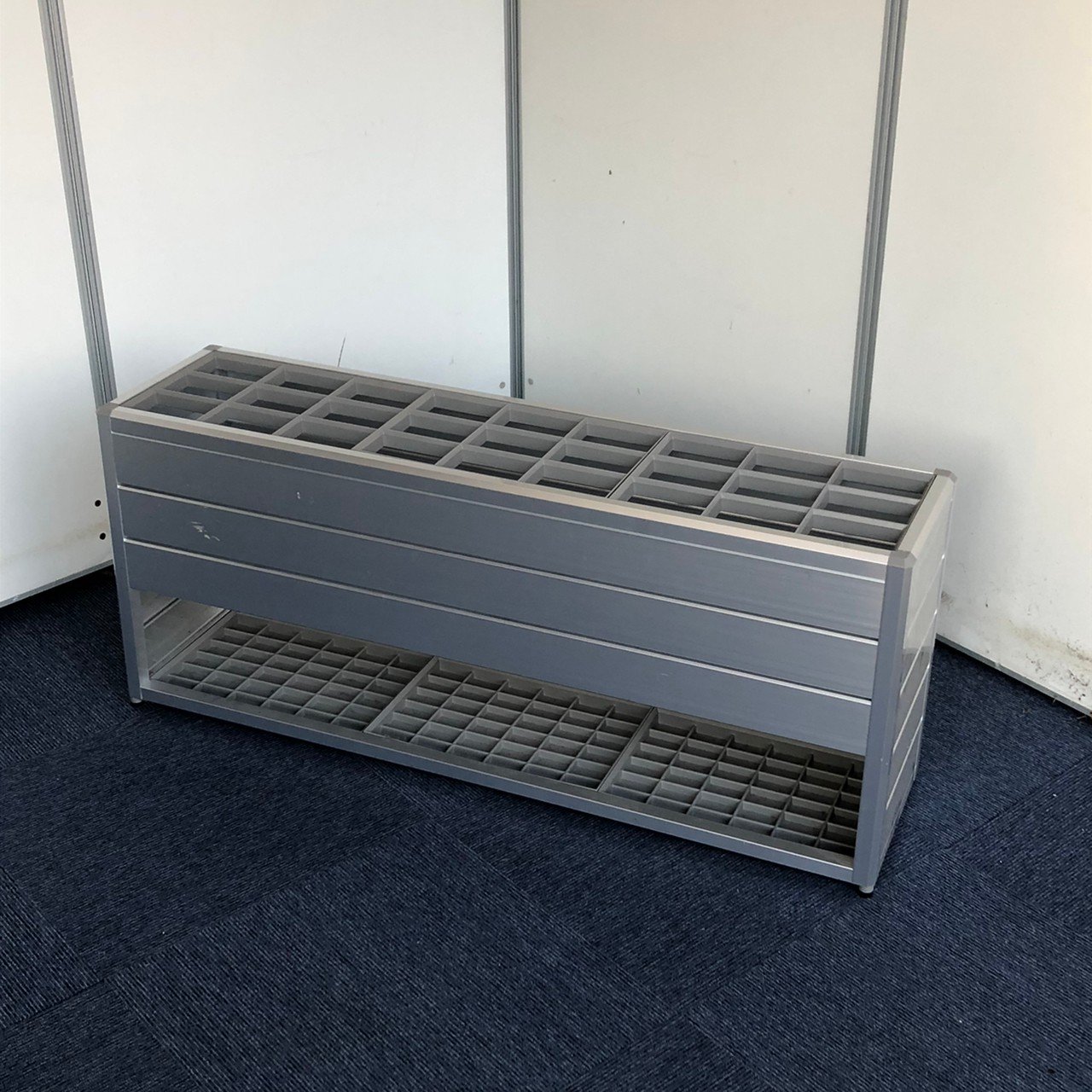 梅雨の時期や冬には定番の傘立てです。｜シルバー　大型　｜起業　拠点開設
                        その他シリーズ
                                    中古
            