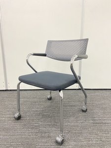 【在庫入れ替えの為、お安く！】Vitra ビザロール　スタック可能なので省スペース化にも！