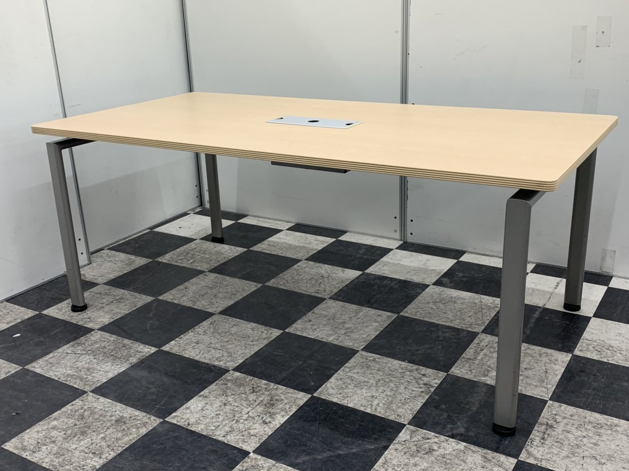 【定番4本脚タイプ】内田洋行/ST-3100/ナチュラル色天板■4から6名様で使用におすすめ！
                        ST-3100 
                                    中古
            