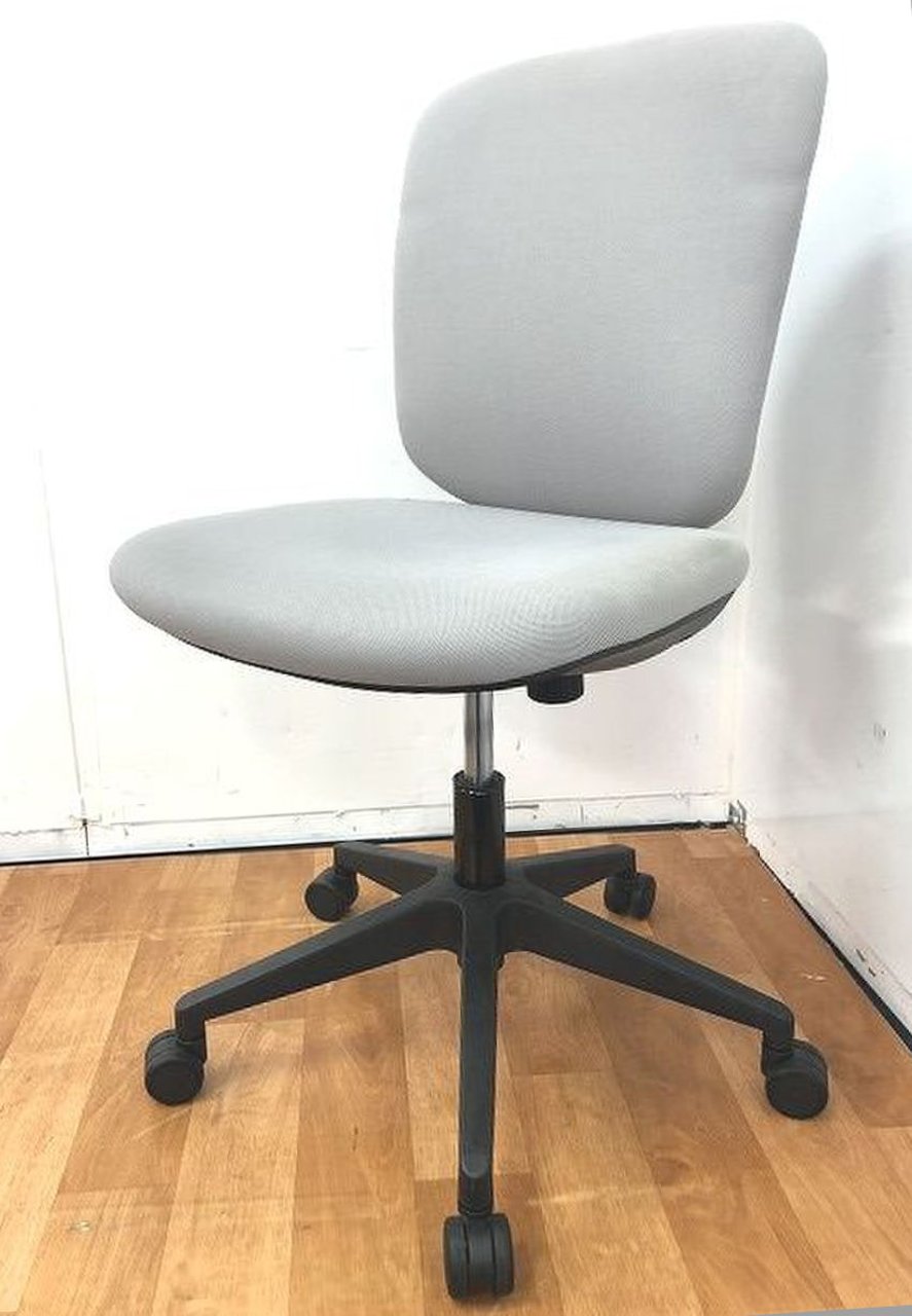 【定価約3万円！！オフィスに馴染むグレーカラー！！法人様必見のロット入荷です】8VC51A/オカムラ/okamura
                        VC5
                                    中古
            