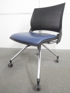 【スタイリッシュなデザイン！】■オカムラ製　ネスティングチェア　ビニールレザー