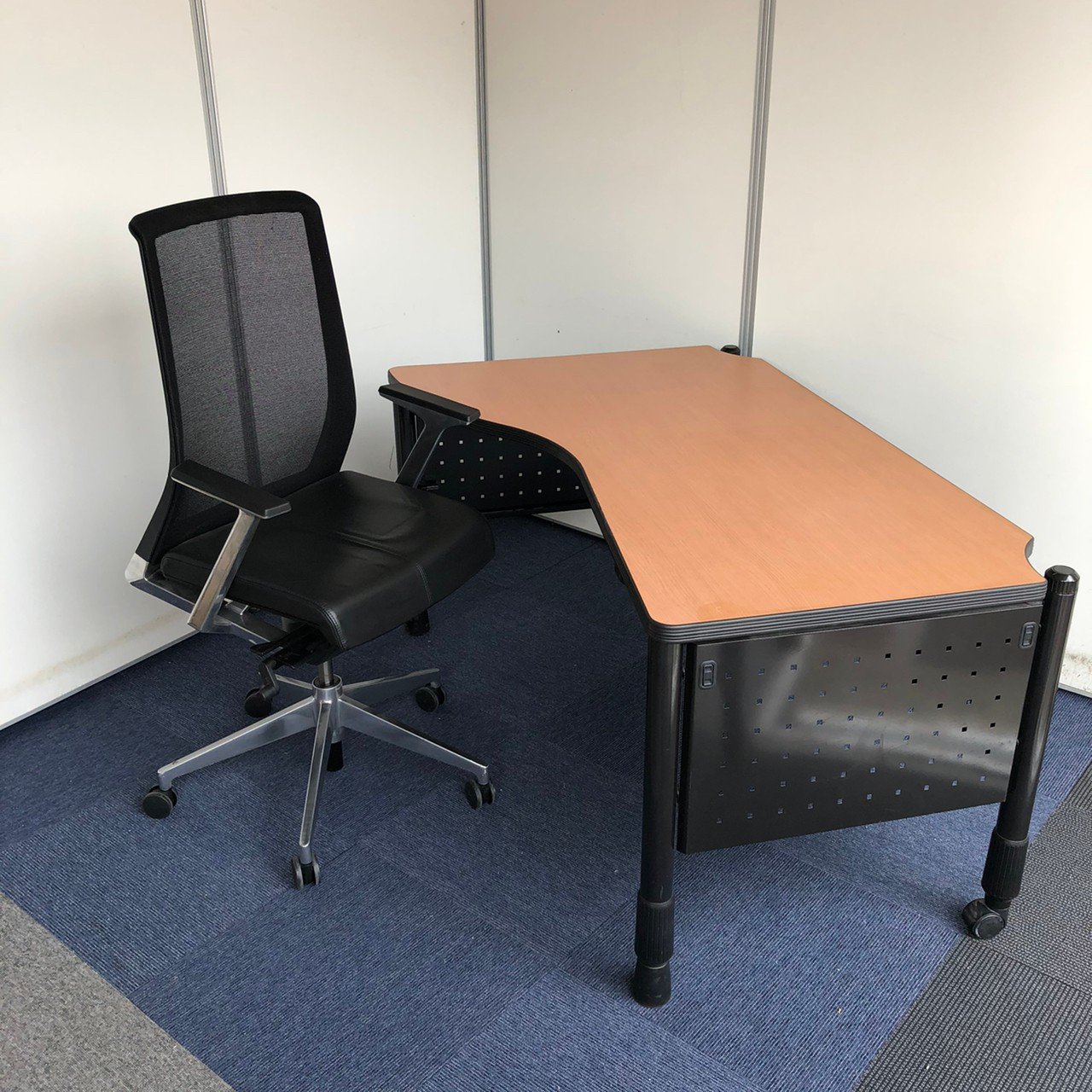 【俺の書斎シリーズdrei】シックな色合いがめちゃバズ。送料は8000円から　【ベリーチェア】
                        アイウェーブ 
                                    中古
            