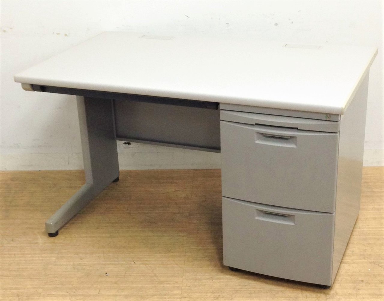 【ゆとりのあるW1200mmタイプ！】■イトーキ製　片袖デスク　■CZシリーズ【収納スペース充実！】

                        CZN 
                                    中古
            