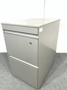 イトーキ製3段ワゴン　シルバー色でお洒落　フリアド用　キャスター付き収納