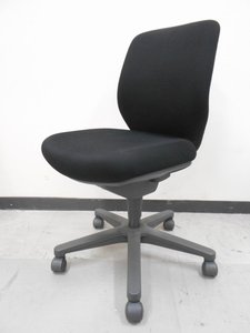 オフィスの定番チェア　コクヨ製セディスタ　クッション厚め　テレワーク