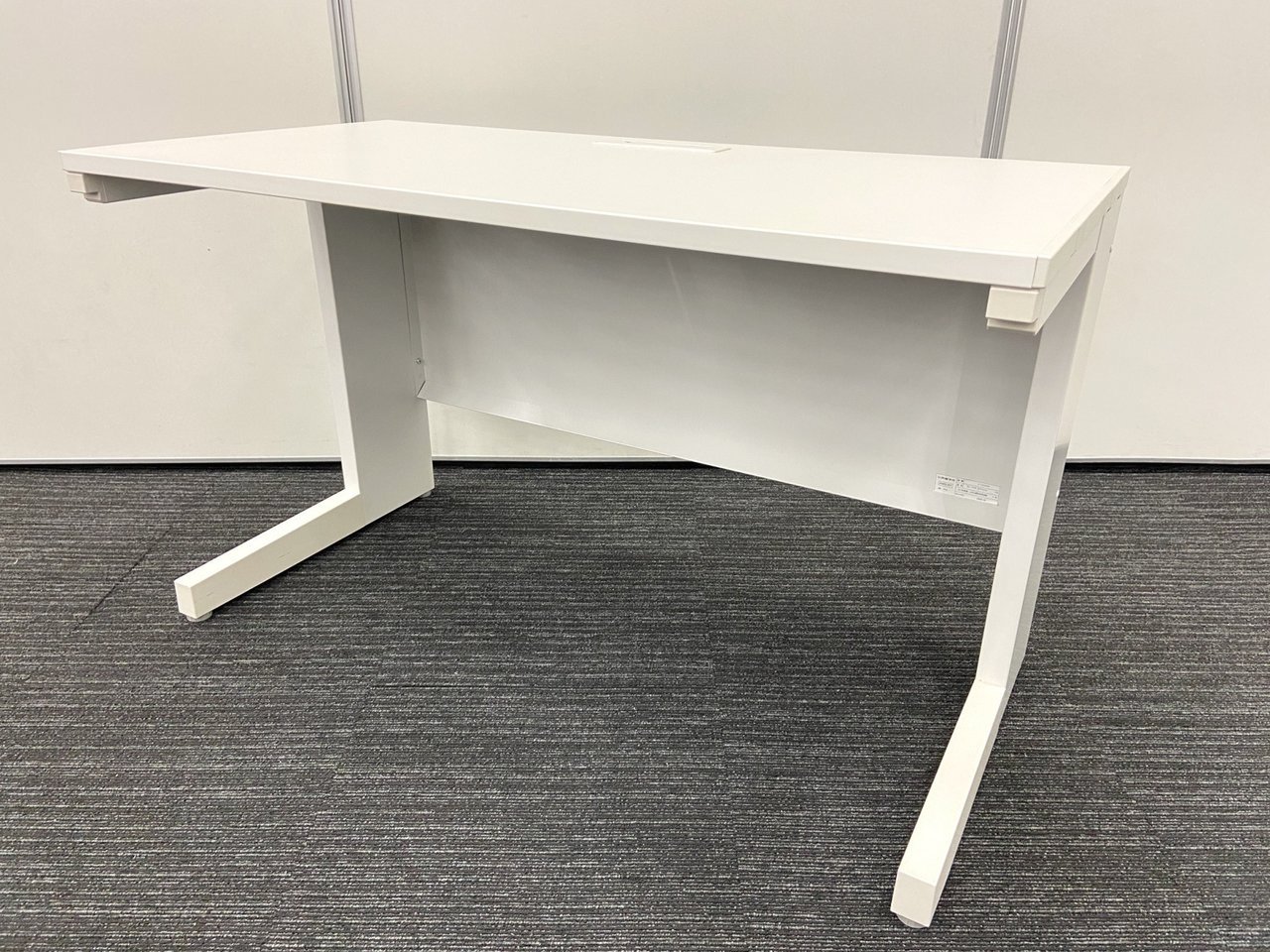 奥行コンパクト　内田洋行製ホワイト色のデスク　事務机　スカエナ
                        スカエナ デスク 
                                    中古
            