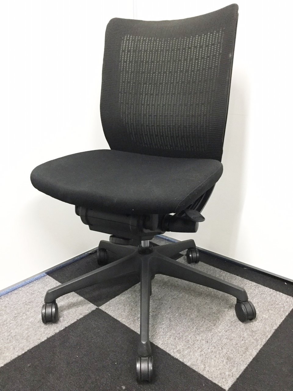 人気定番シリーズの国産チェア！/ブラックカラー/メッシュ/オカムラ
                        ヴィスコンテ 
                                    中古
            