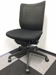 人気定番シリーズの国産チェア！/ブラックカラー/メッシュ/オカムラ