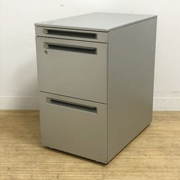 オカムラ　プロユニット　フロント把手　鍵付き 　A4×2段/ペントレー×1段の3段収納　シルバー色　