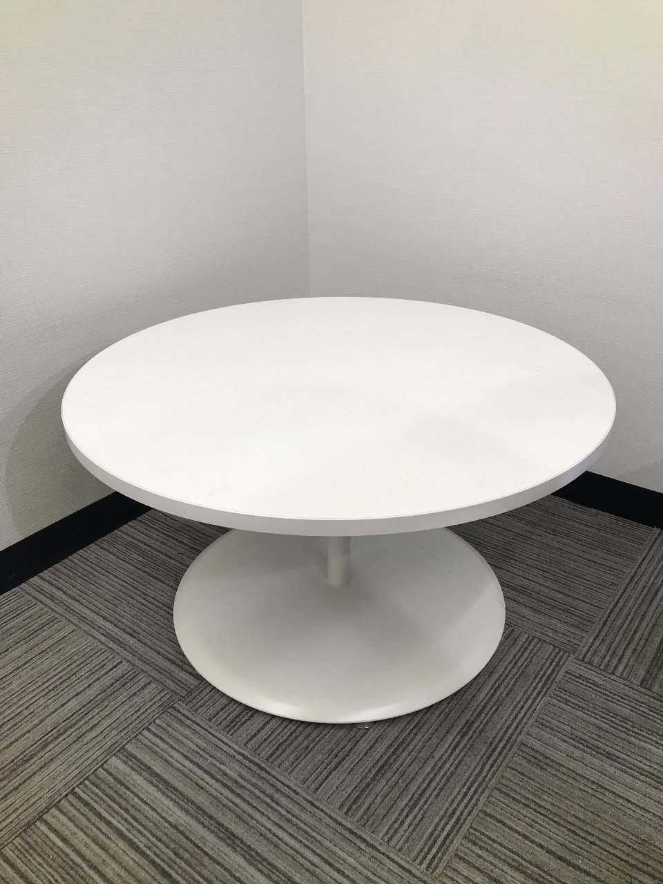 【オカムラ製】【丸テーブル】【ローテーブル】【高さ500㎜】【ホワイト色】【900幅】【限定1台】
                        その他シリーズ
                                    中古
            