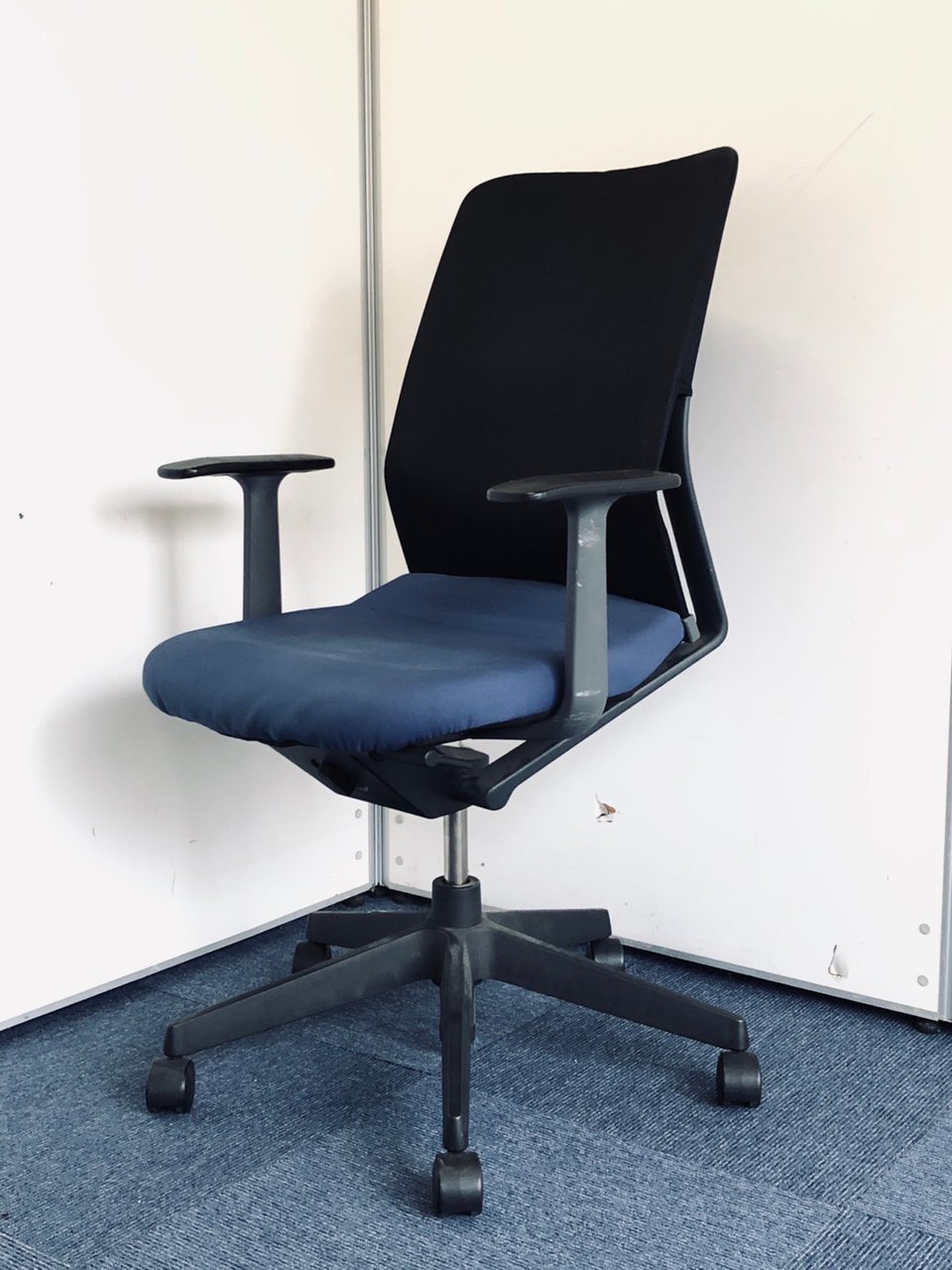 在庫入れ替えセール！ランバーサポート【ペルビックアジャスト】搭載チェア　在宅　テレワーク　入替　起業
                        アガタS 
                                    中古
            