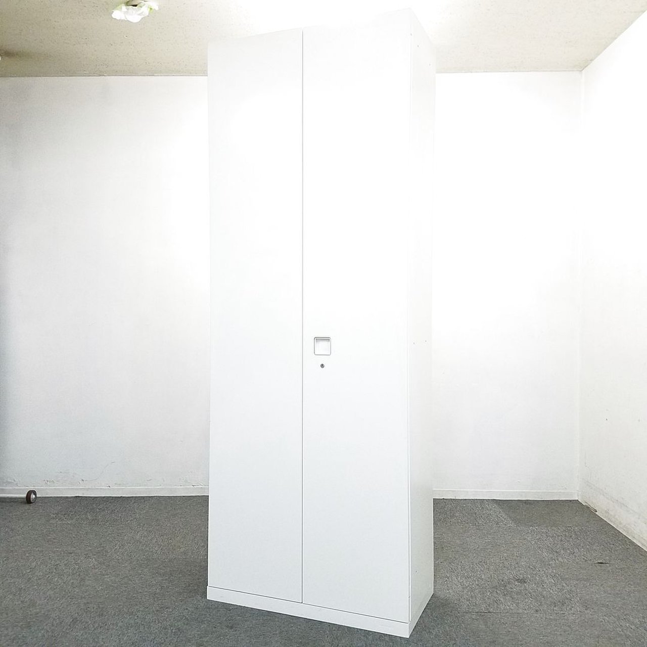 【2台入荷！】収納力の高いキャビネット入荷！中古　書庫　キャビネット　ロッカー 棚 オフィス 中古 家具
                        レクトライン 
                                    中古
            