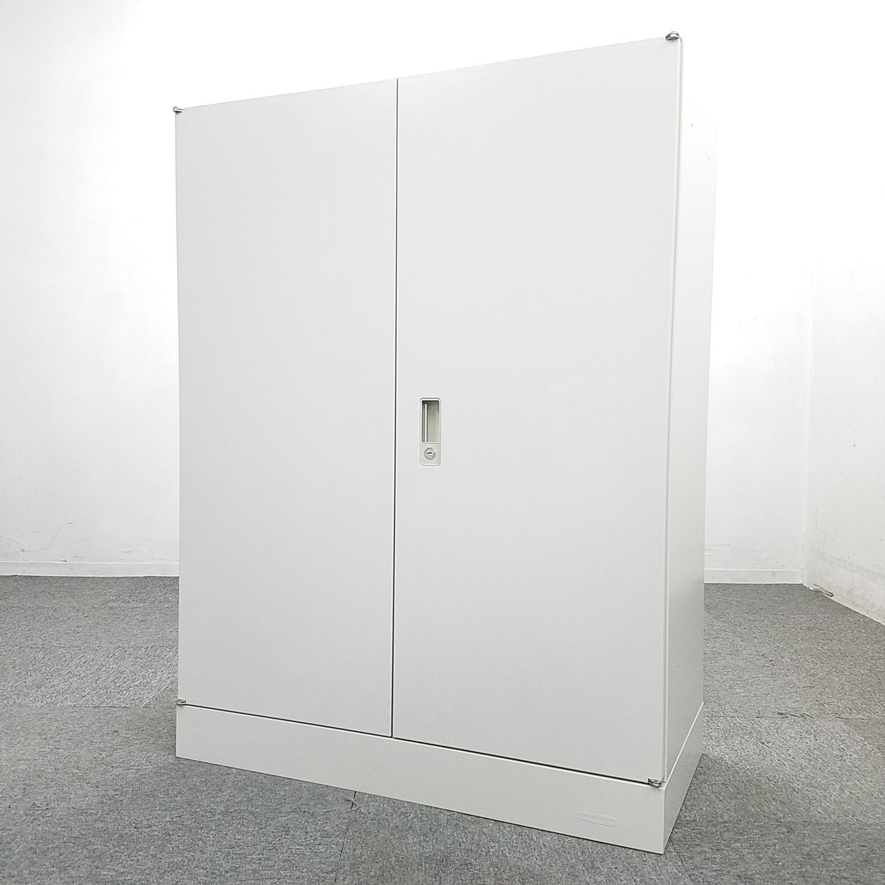 【4台入荷】人気のokamura書庫入荷！中古　両開き　キャビネット　書庫　ロッカー　棚　ホワイト　オフィス
                        42 
                                    中古
            