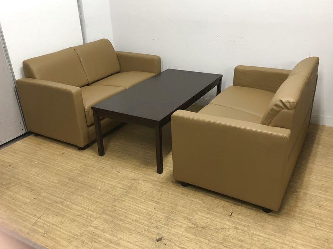 【価格見直しました】シンプル応接セット　2人掛けソファ×2　センターテーブル×1　ソファは嬉しい未使用品　
                        その他シリーズ
                                    中古
            