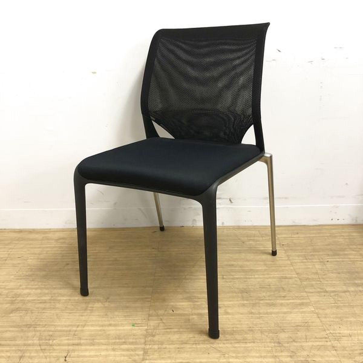 vitra(ヴィトラ)/メダスリム　【デザイナーズ家具】
                        メダスリム 
                                    中古
            
