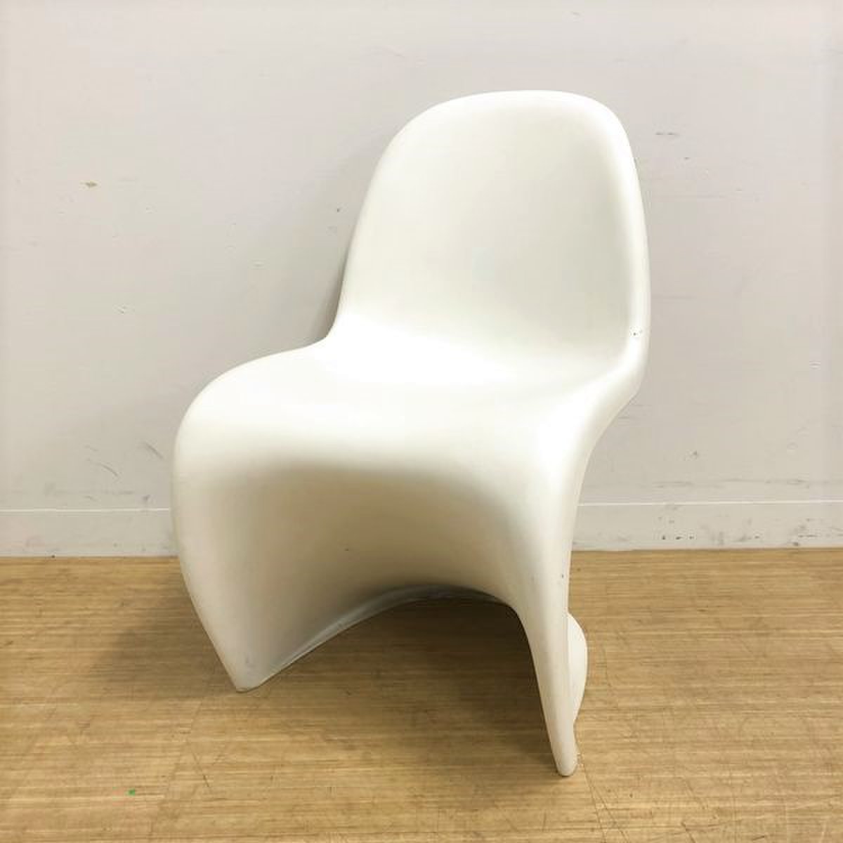 vitra/ヴィトラ　パントンチェア　ホワイト　Verner Panton/ヴェルナーパントン　正規品　【デザイナーズ家具】
                        ヴェルナーパントン 
                                    中古
            