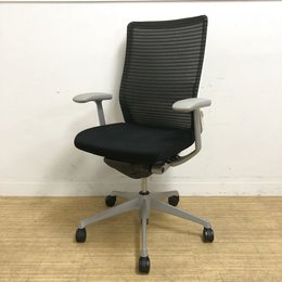 メッシュ・ランバーサポート付きで快適かつ腰痛対策にも配慮　デザインアーム　オカムラ　コーラル　ハイバック