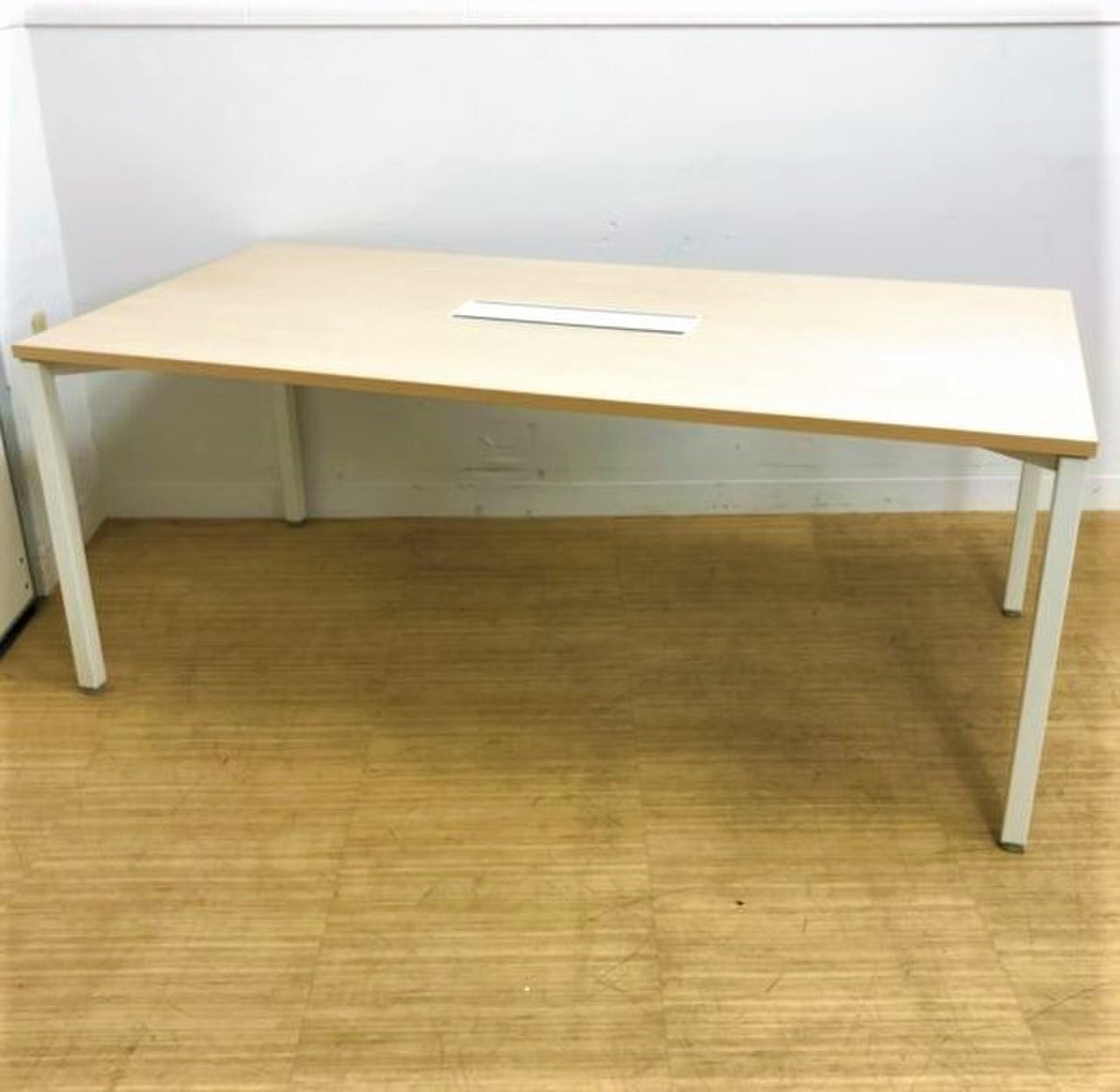 【パソコン使用する会議にオススメ！】内田洋行のノティオテーブル！大型ミーティングテーブル【OA会議用テーブル　配線ボックス付】
                        ノティオ 
                                    中古
            