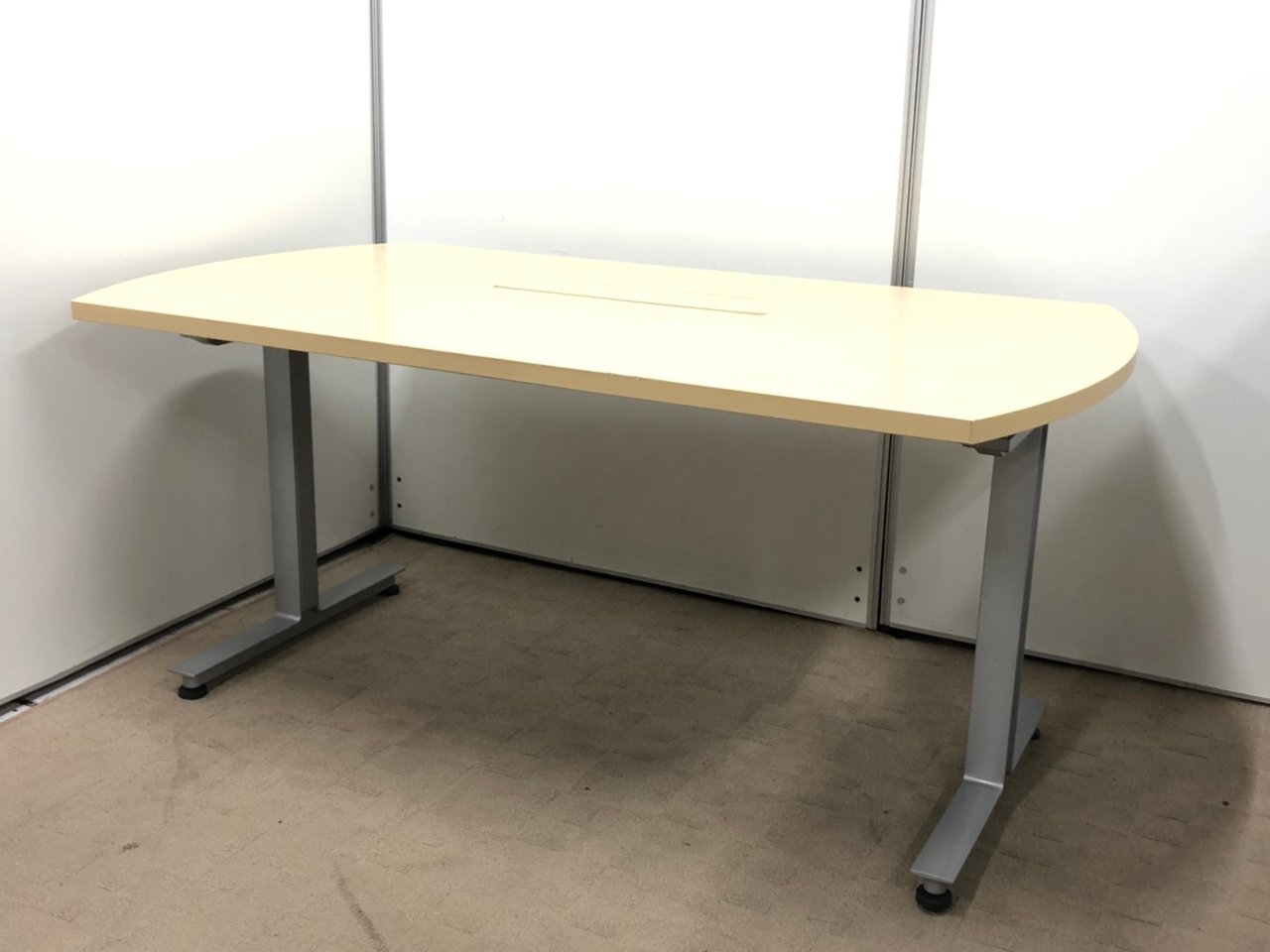 ずねー作業テーブルを入荷したど！
（大きな作業テーブルを入荷しました）

                        その他シリーズ
                                    中古
            