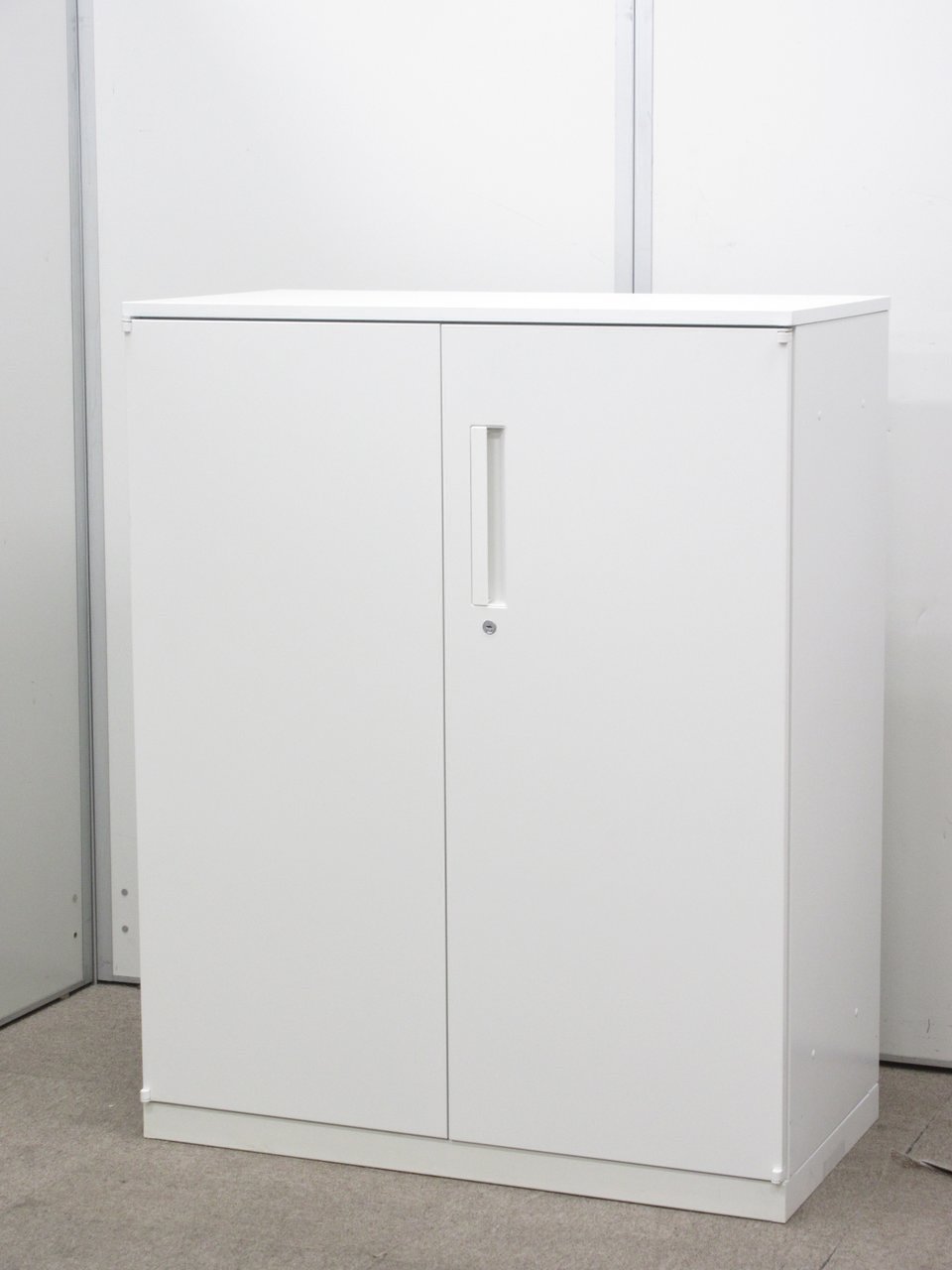 【2台入荷！】状態良好の両開き書庫が2台入荷！　収納　ホワイト　鍵付　本棚　書類整理
                        HS
                                    中古
            