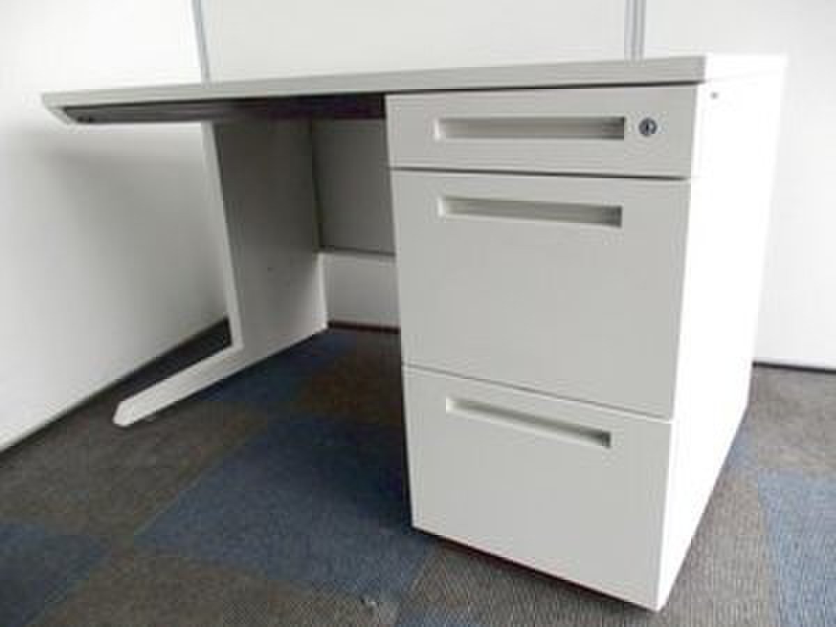 【人気サイズの片袖机】幅1200mm/奥行600mmで省スペース！イトーキ製
                        CZN 
                                    中古
            