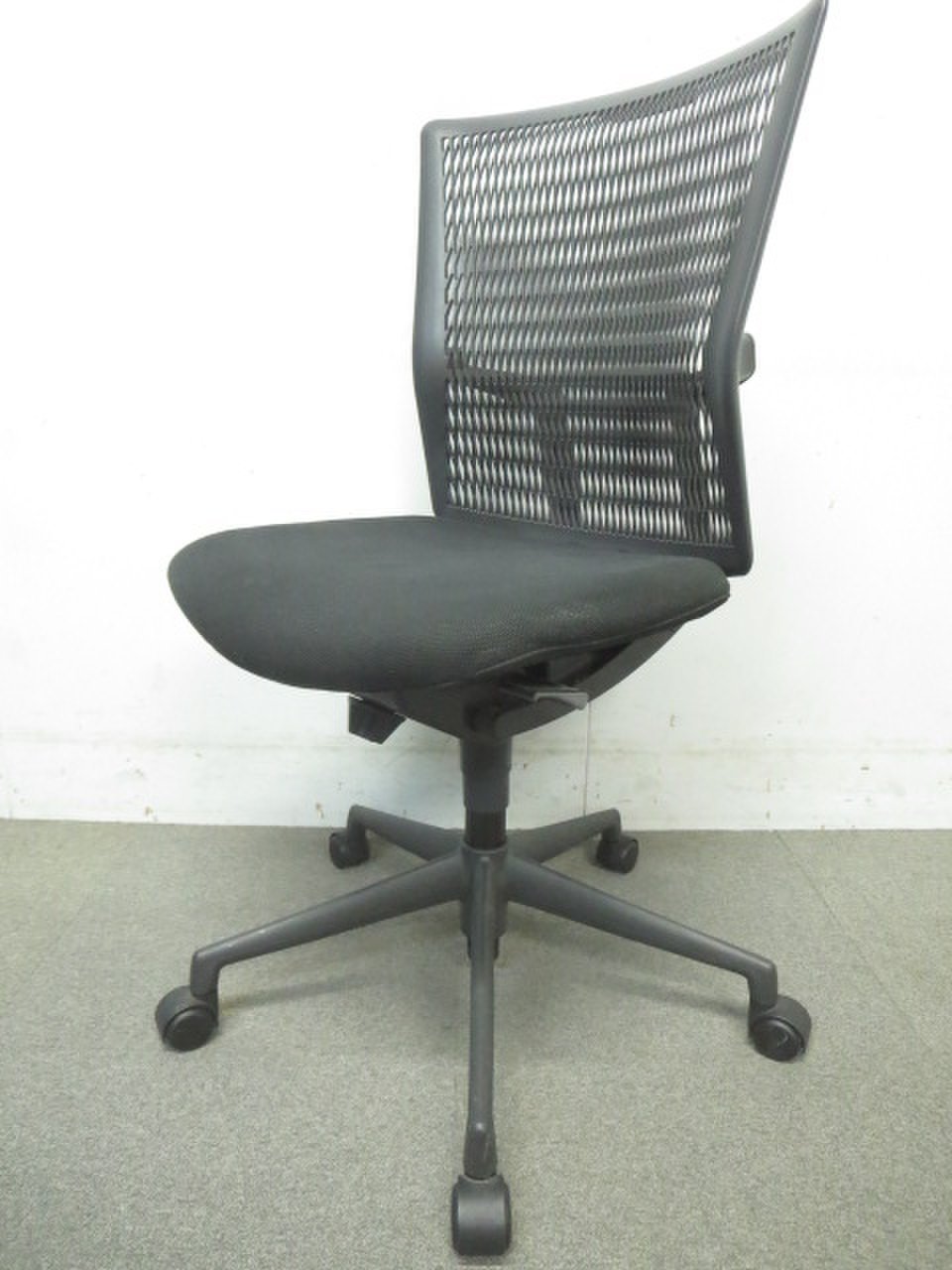 【定価約7万円！！通気性が良く快適な背もたれ樹脂メッシュハイバックOAチェアの入荷です】内田洋行/アクトディア
                        アクトディア 
                                    中古
            