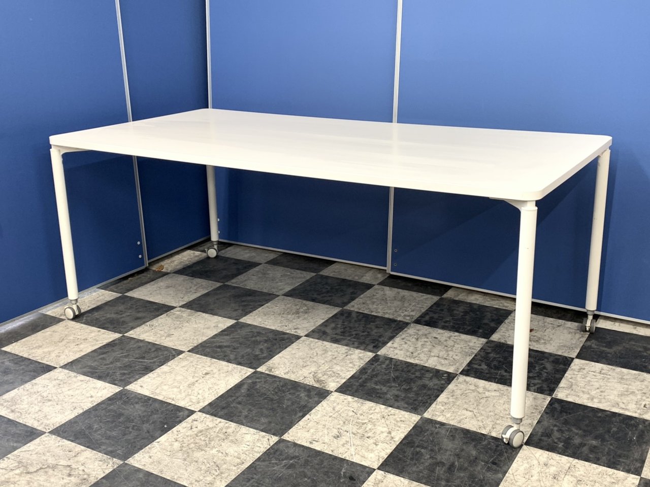 【使いやすいキャスター付き】イトーキ/コムネット/天板ホワイト色■人気の幅1800mmサイズ ★
                        コムネットエーディ 
                                    中古
            