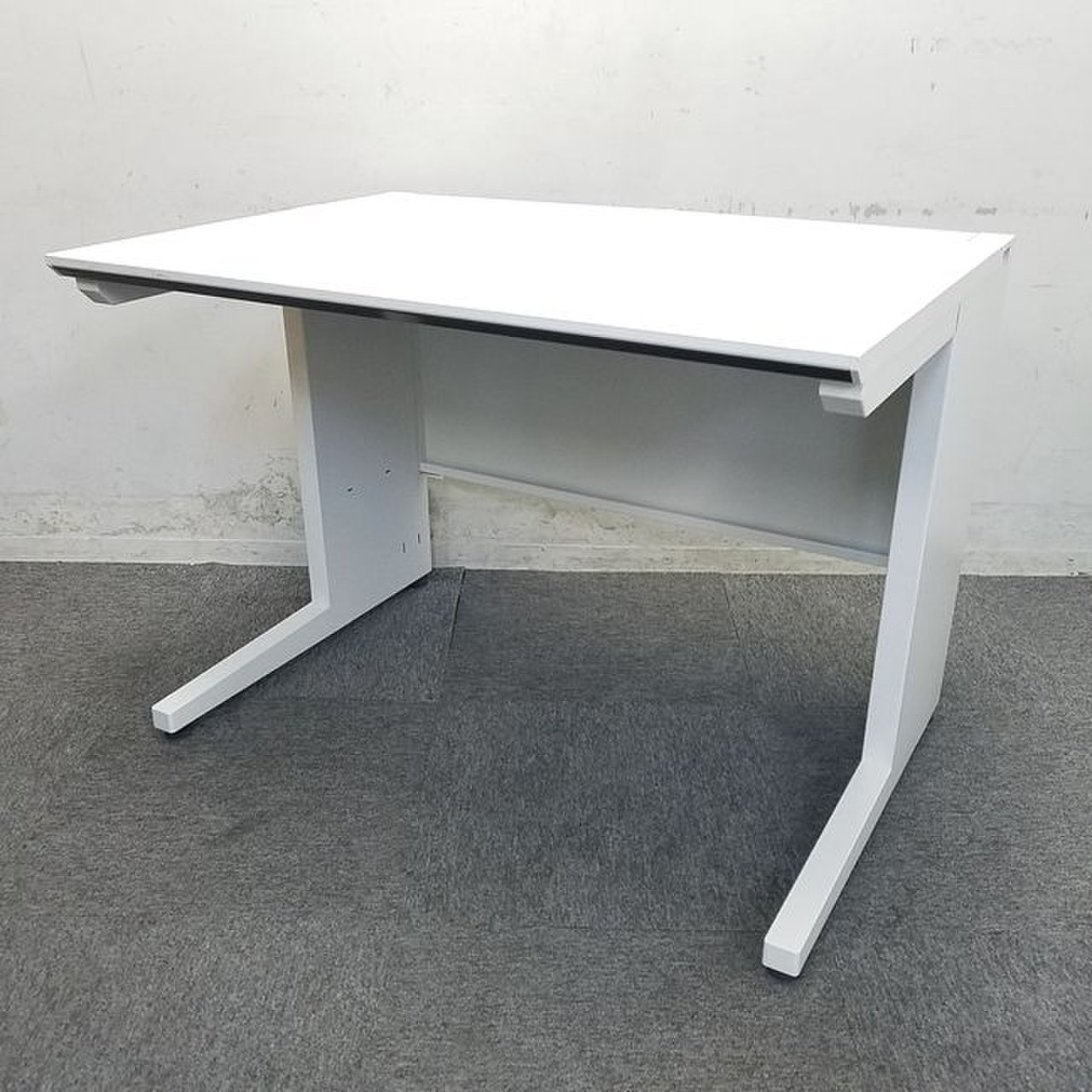 オフィスが映えます！　ホワイトデスクを並べてみませんか？　起業　入替　収納　配線　
                        アイエス 
                                    中古
            
