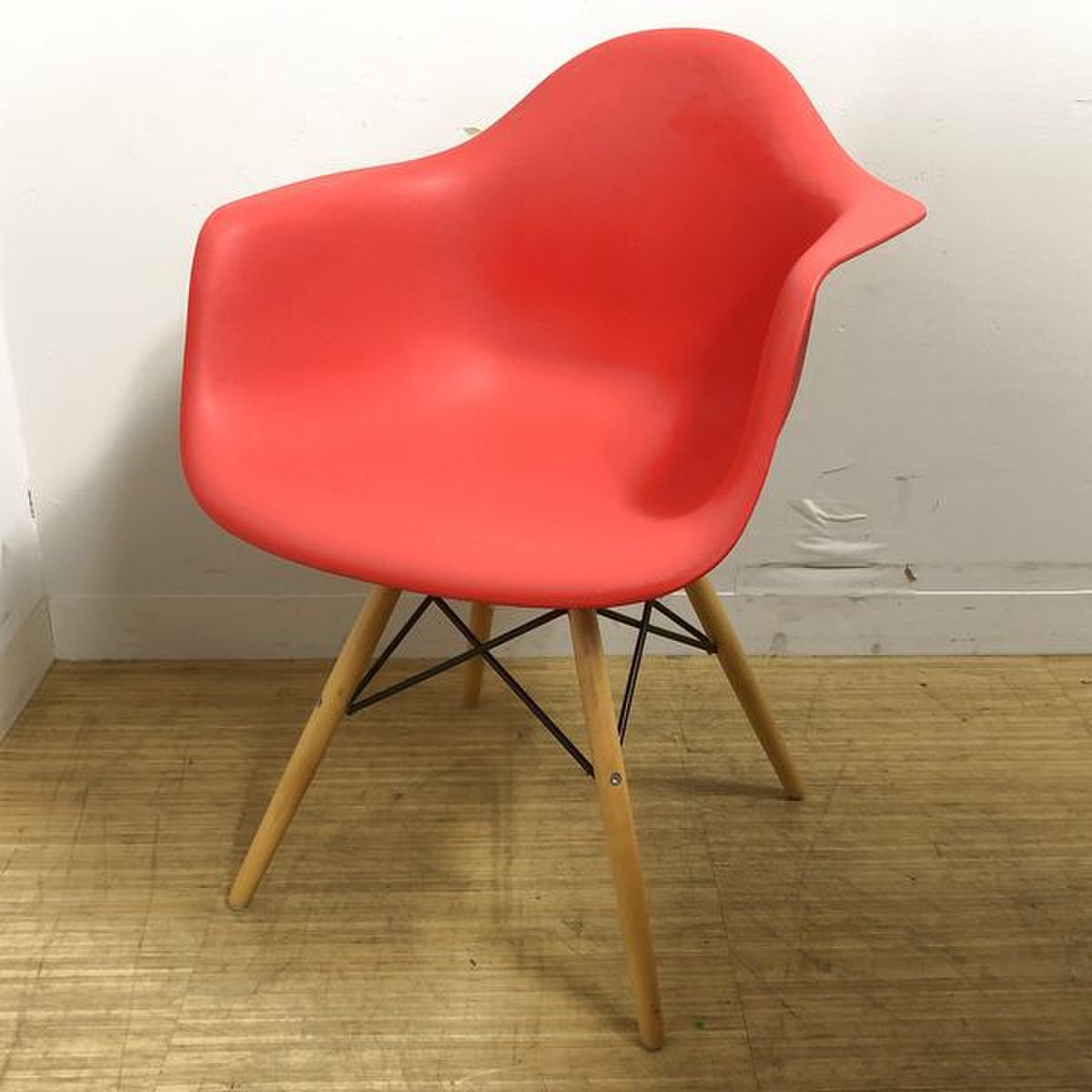 【2脚入荷】情熱の赤　ビビッドカラーでクリエイティブオフィスのワンポイントに
                        その他
                                    中古
            