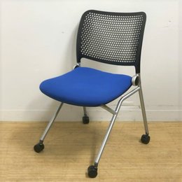 新採用のクッションで長時間の会議も快適に！ウチダ　ブルーメ　ネスティング・スタッキング