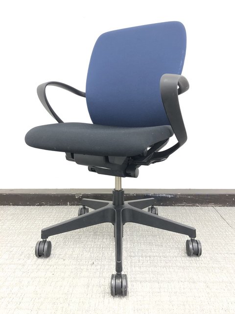 【中古】フルゴ   イトーキ（ITOKI） 肘付ローバックチェア