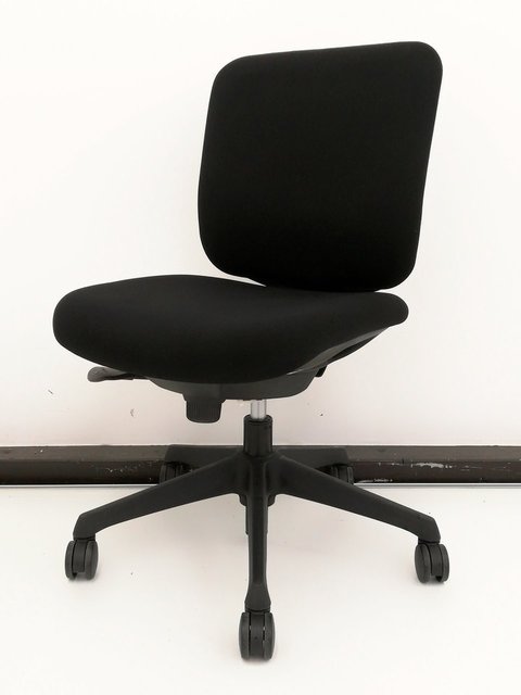 【ブラック】【ロット】【30脚】【オカムラ製】【人気のチェア】【肘無/ローバック】