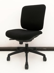 【ブラック】【ロット】【30脚】【オカムラ製】【人気のチェア】【肘無/ローバック】