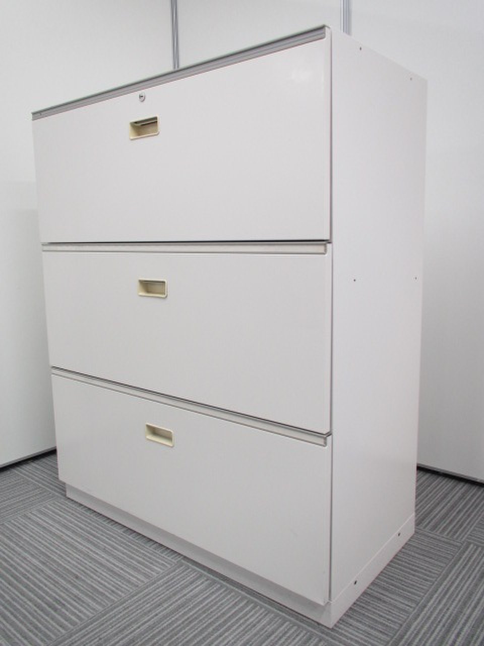 【ホワイト色】【イトーキ製】【3段書庫】【ラテラル】【シンラインシリーズ】【D400㎜】【スリム書庫】【ロット入荷】【取っ手部分に少し日焼け有】
                        シンライン 
                                    中古
            