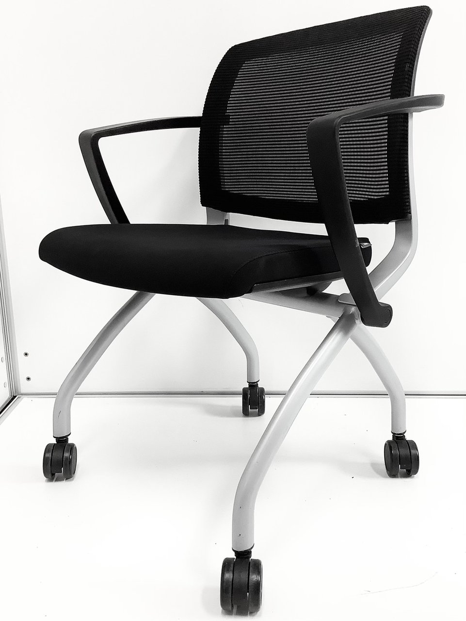 人気／定番　◆FURSYS／ファシス　◆VIM Chair　※内田洋行カタログ掲載メーカー
                        ヴィアイエム チェア 
                                    中古
            