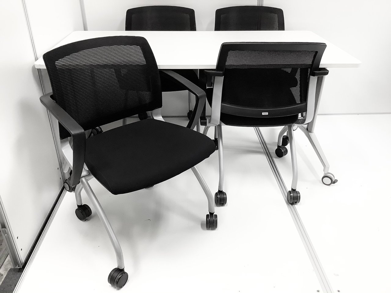 【テーブル＋チェア（セット価格）】大人気／定番　◆ITOKI／イトーキ　◆DE／◆FURSYS／ファシス　◆VIM Chair
                        その他シリーズ
                                    中古
            