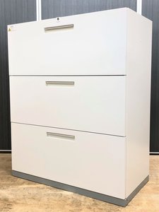 【1台入荷】シャープなホワイトキャビネット!!シンプルな機能美【中古】【オフィス家具】【東京】【大阪】【愛知】【岐阜】