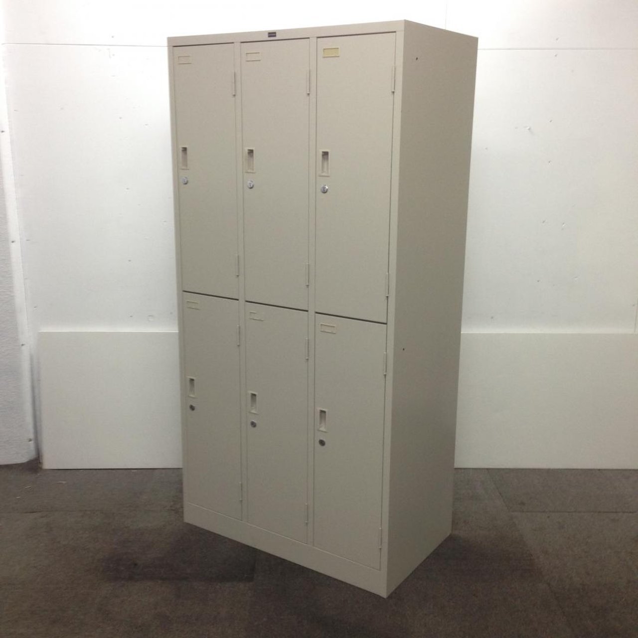 【2台入荷】ウチダ｜6人用ロッカー｜更衣室の必需品！省スペース化にも役立ちます！【関西在庫数ナンバーワン】
                        システム ロッカー 
                                    中古
            