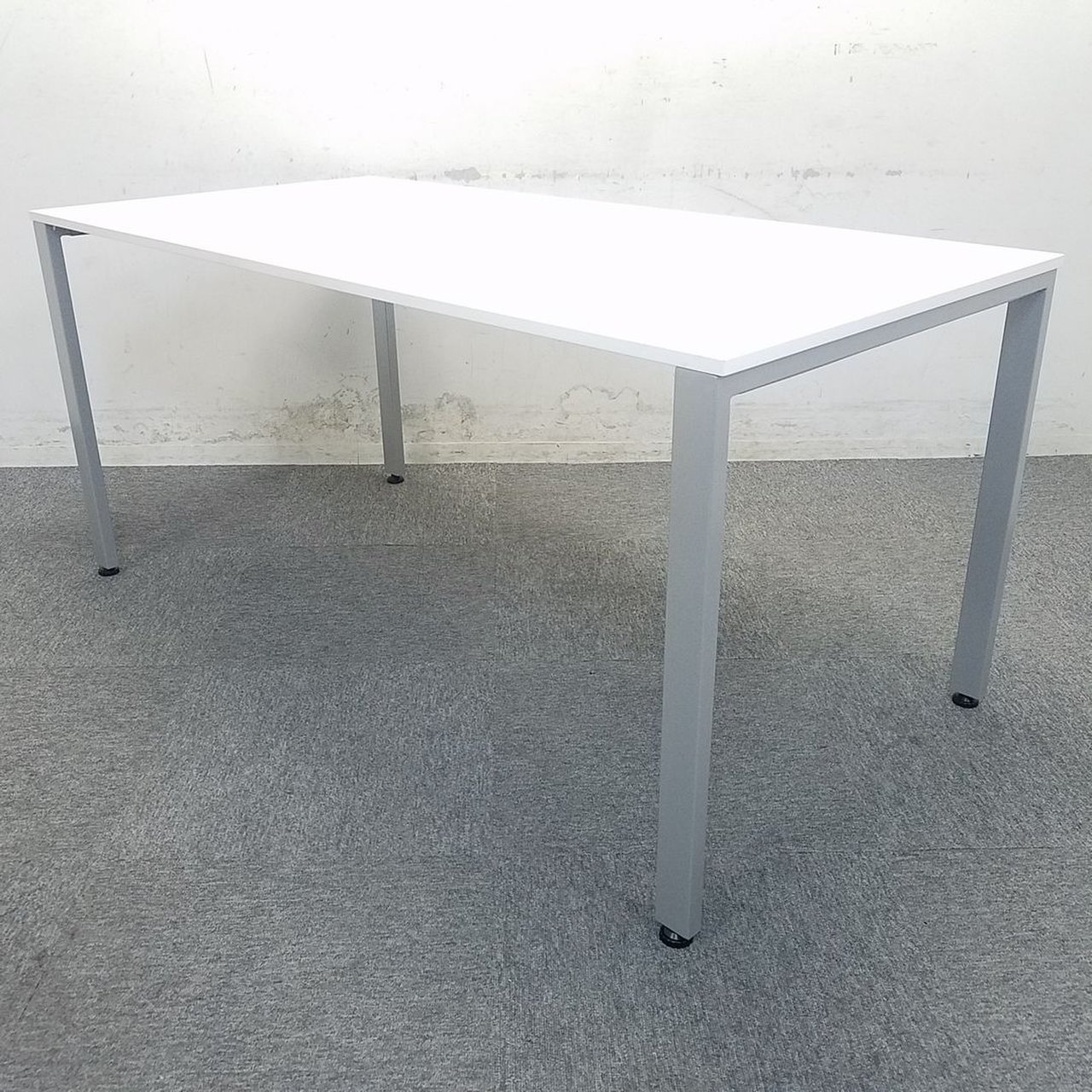 【大量入荷】人気のホワイトテーブルが入荷！中古　オフィス家具　会議テーブル　作業台　【メーカー在庫にて保管】
                        TKシリーズ
                                    新古品
            