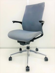 【定価約７万円！！手元で上下昇降操作が可能！！快適メッシュチェアんぽ入荷です！！】【I】コクヨ/M4