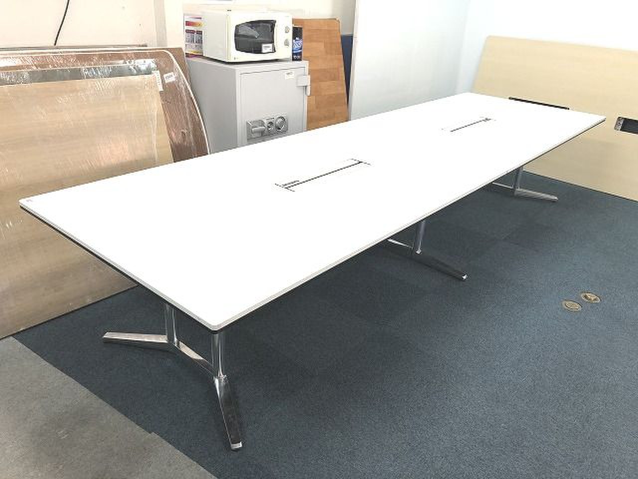 【レア】【定価約47万円！！ホワイトカラー！！大型ミーティングテーブルの入荷です！！配線カバーホワイト！！】■オカムラ■ラティオ
                        ラティオ 
                                    中古
            