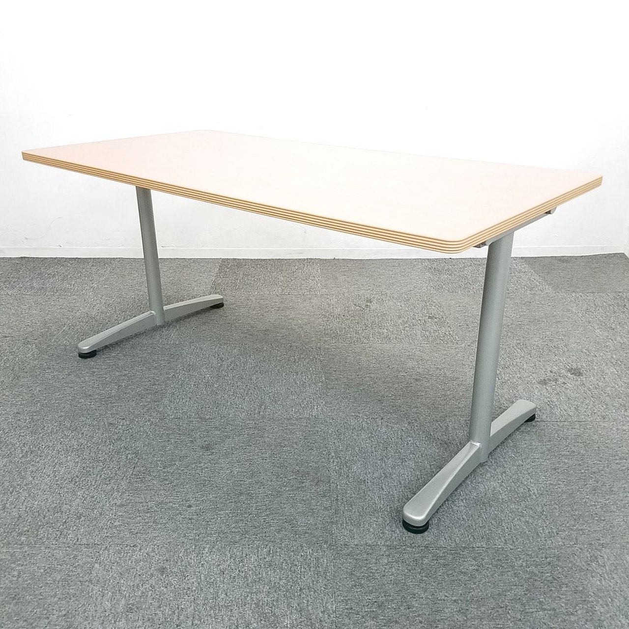【2台入荷】ウチダ製T字脚の木目天板ミーティングテーブル入荷！ オフィス 家具 中古 ナチュラル
                        ST-3000 
                                    中古
            