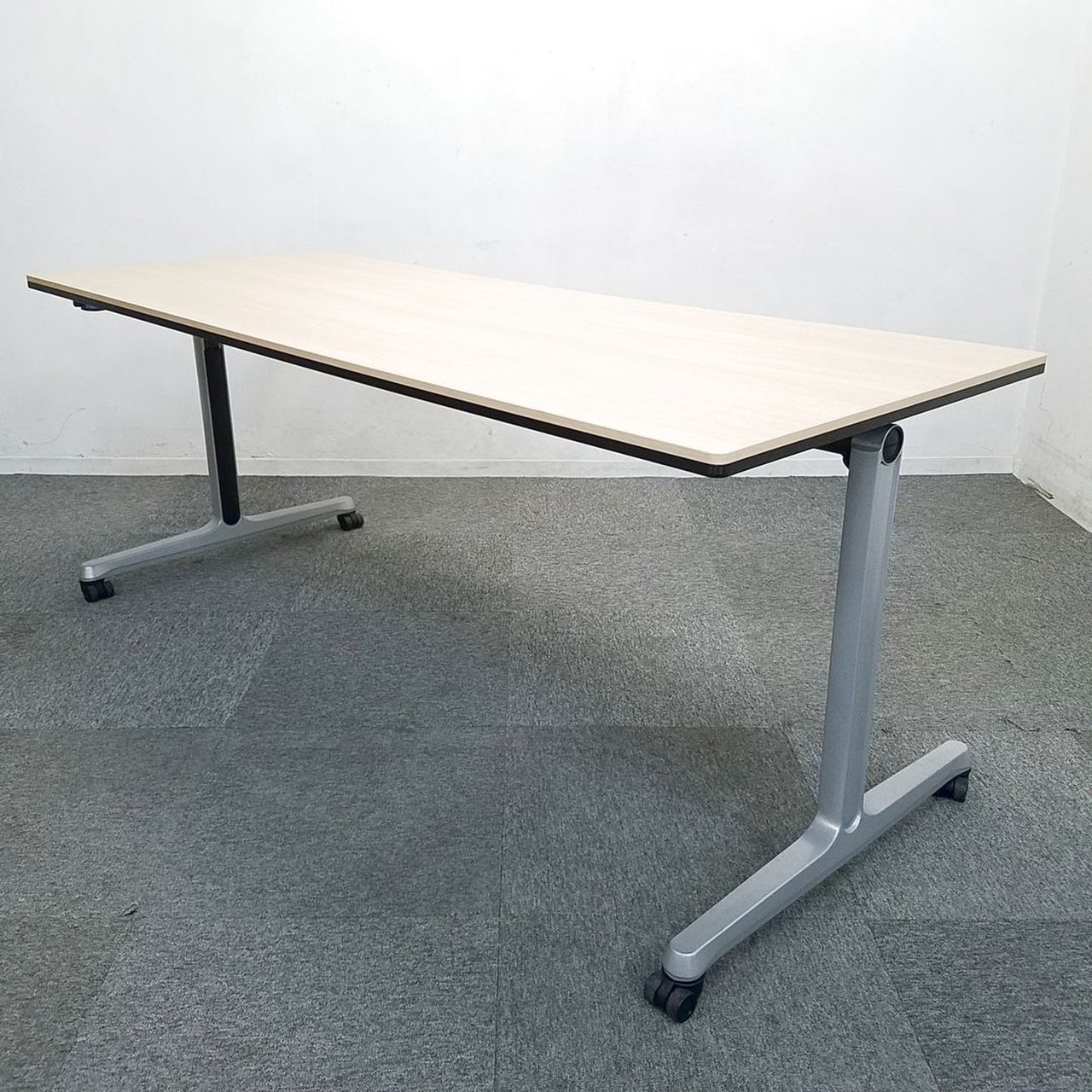 【4台入荷】オカムラの人気テーブル入荷！中古　テーブル　ミーティング　会議　フリーアドレス　飛沫　コロナ
                        インターアクト MT 
                                    中古
            