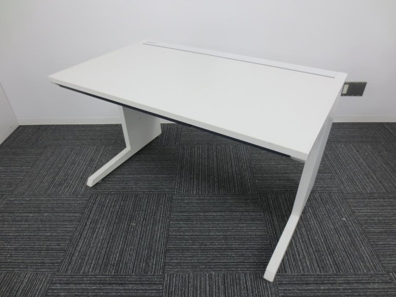 【Aランク】【イトーキ製】【CZRシリーズ】【ホワイト】【1000㎜幅】【2台限定】【引き出しブラック】
                        CZR 
                                    中古
            