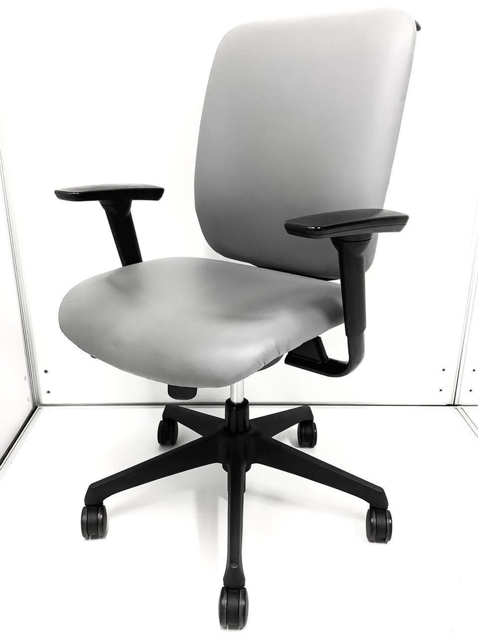 【ビニール製でお手入れ簡単！】
病院への導入に人気！
オカムラ/CG-R/グレー
                        CG-R 
                                    中古
            